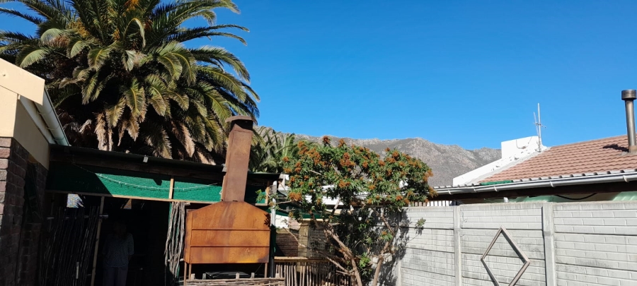 2 Bedroom Property for Sale in Sea Breeze Western Cape